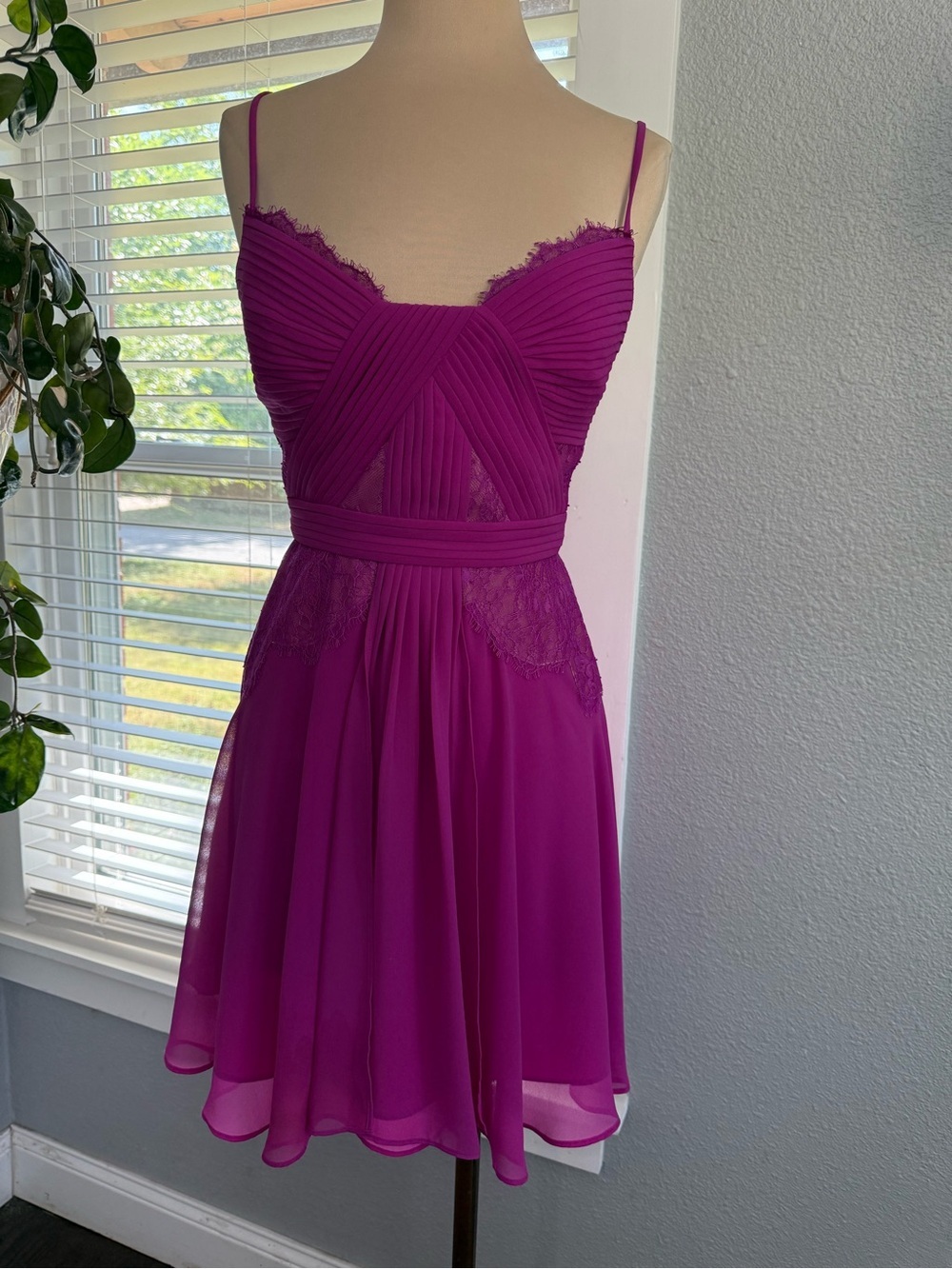 BCBGMaxAzria Pleated Lace Cocktail Dress Size 0